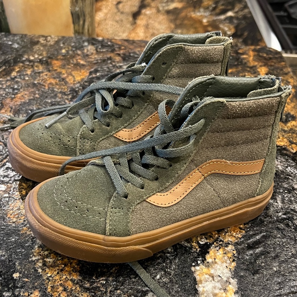 Sk8-Hi Zip Shoe Suede Gum Grape Leaf/Canteen